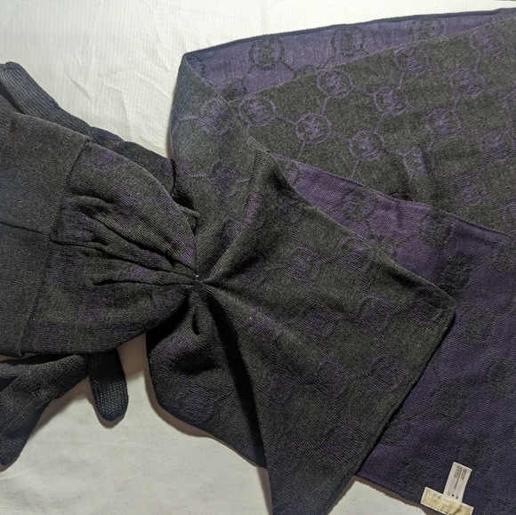 Michael Kors 3pic Set Scarf, Hat and Glo - Picture 3 of 8